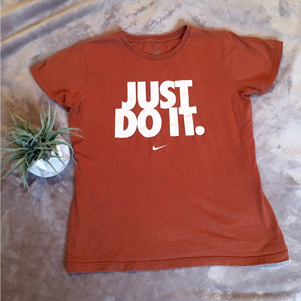 Vintage Nike Tee “Just Do It.” 😍✌🏻